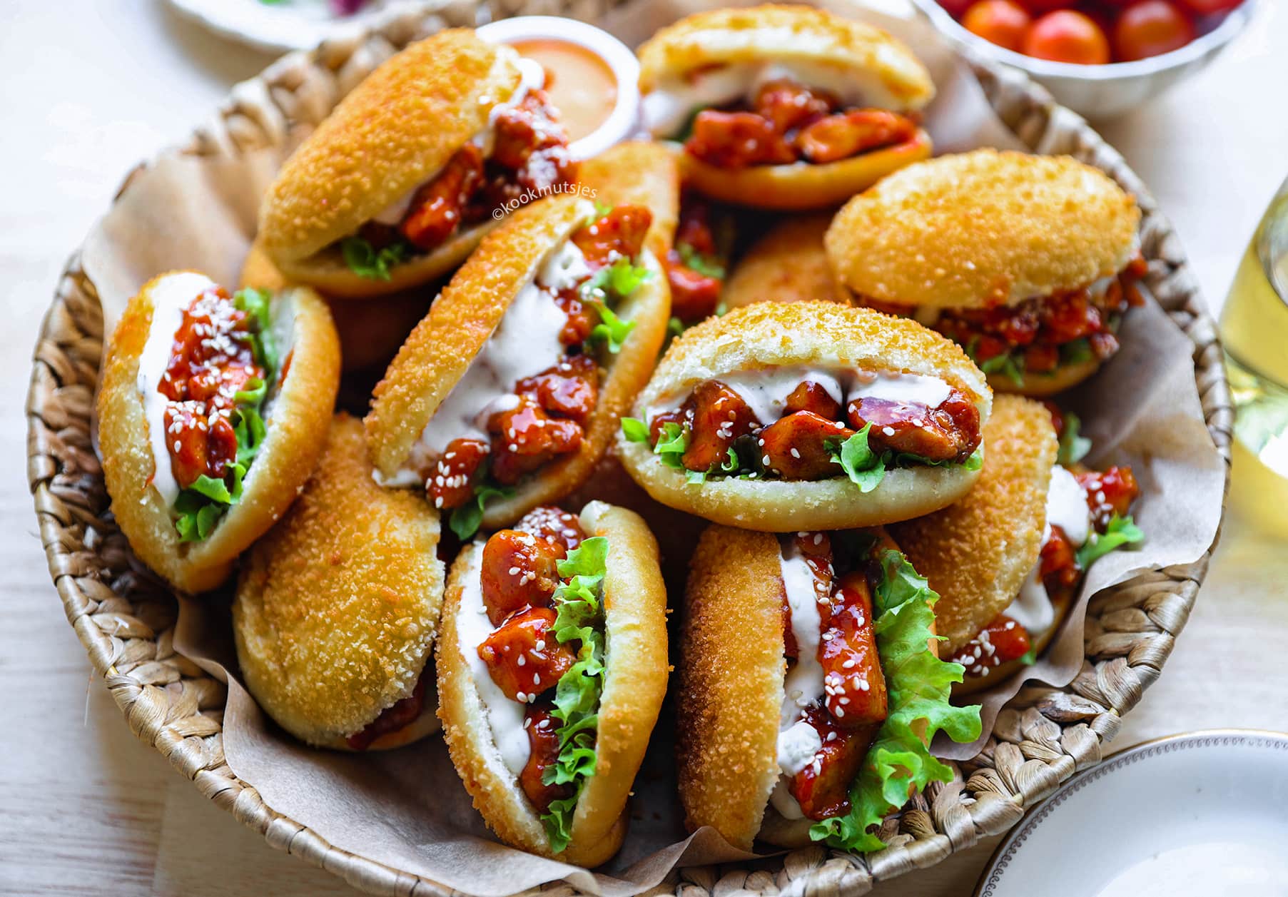 Gebakken Broodjes met Kip in Honingsaus Kookmutsjes