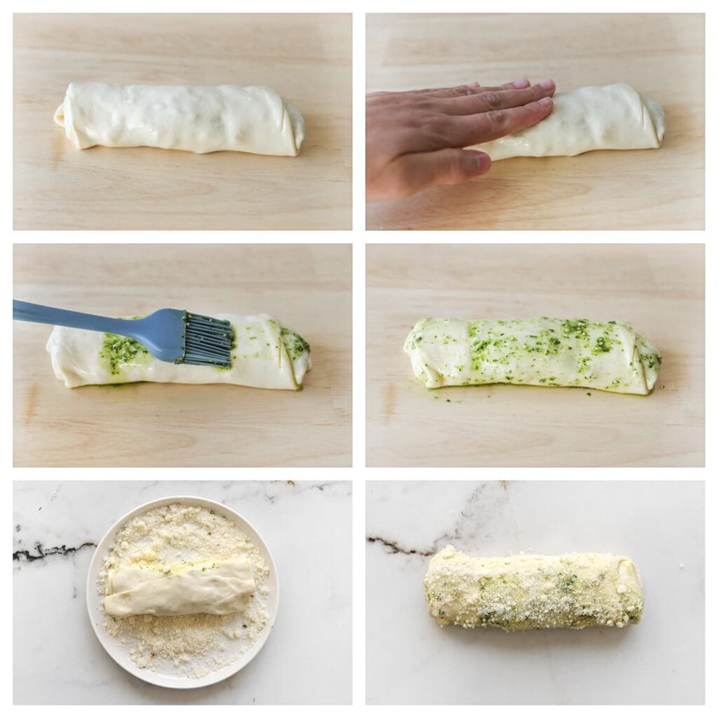 Druk het deeg iets plat, bestrijk met groene pesto en rol het door de geraspte Parmezaanse kaas.