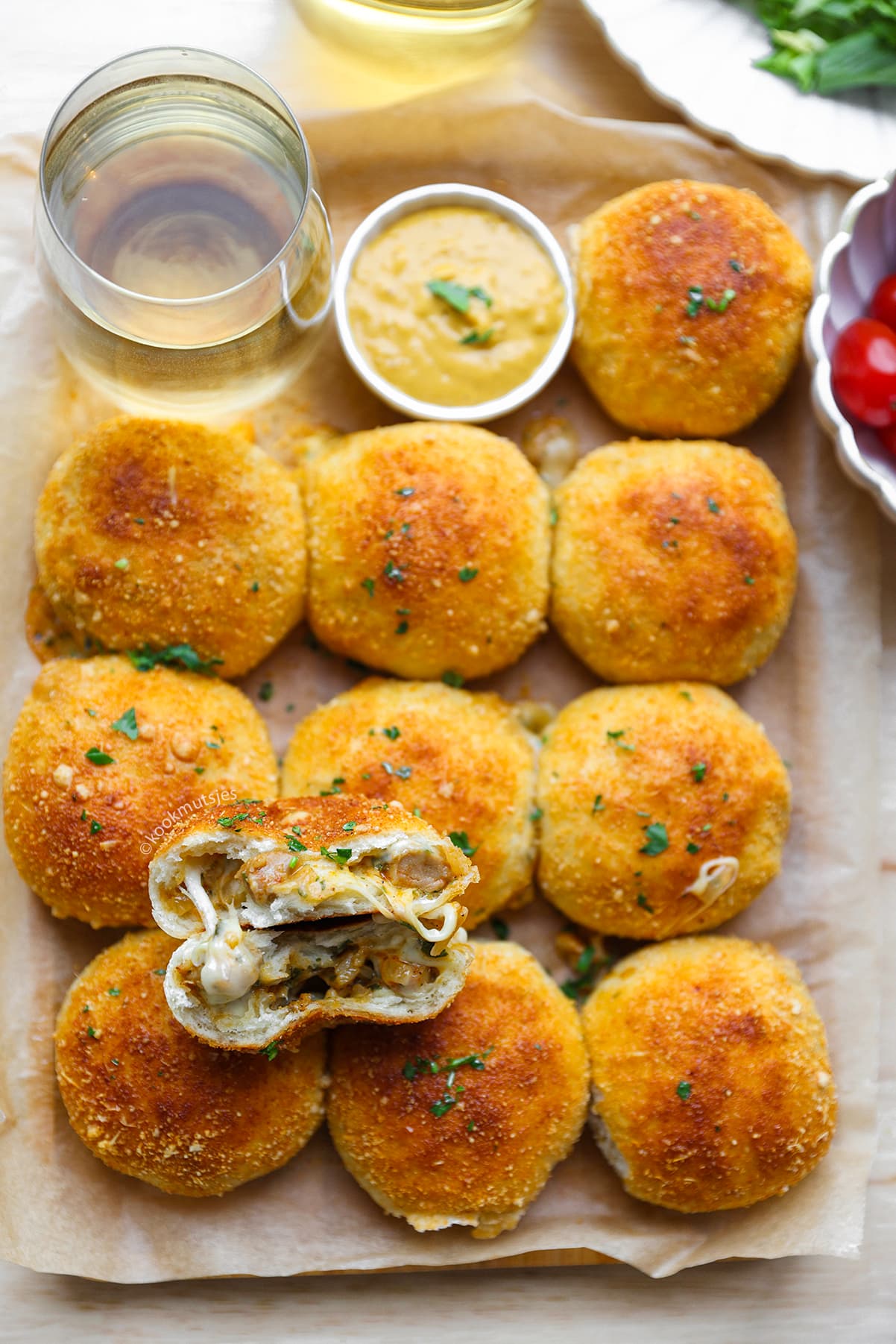 Kaas-uienbroodjes Gevuld met Kip eindresultaat Kookmutsjes