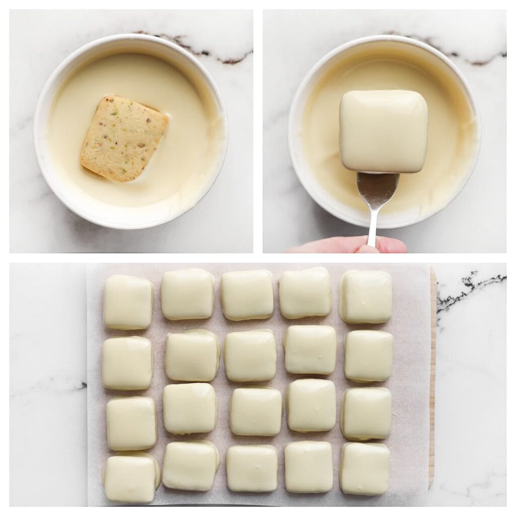 Dompel elk koekje in de gesmolten witte chocolade en plaats ze op een vel bakpapier.