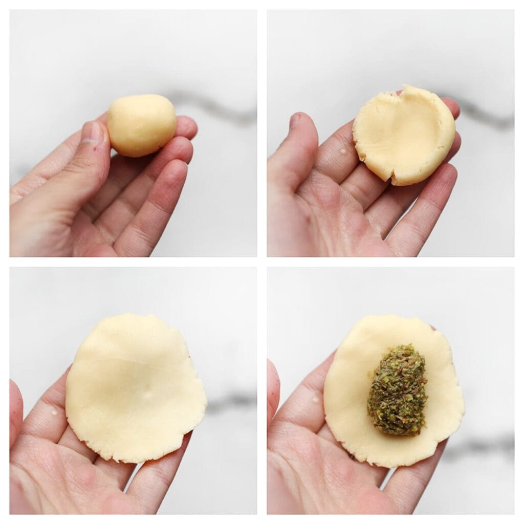 Druk de bol plat in je handpalm en plaats een portie van de vulling in het midden.