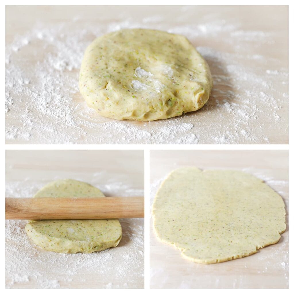 Bestuif je werkplek met bloem en rol het koekjesdeeg uit tot een dikte van net iets minder dan 1 cm.