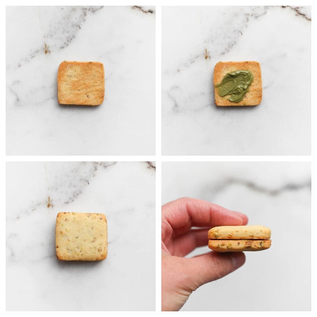 Besmeer één koekje met een laagje pistachepasta en plaats er een tweede koekje bovenop. Herhaal dit met de rest van de koekjes.