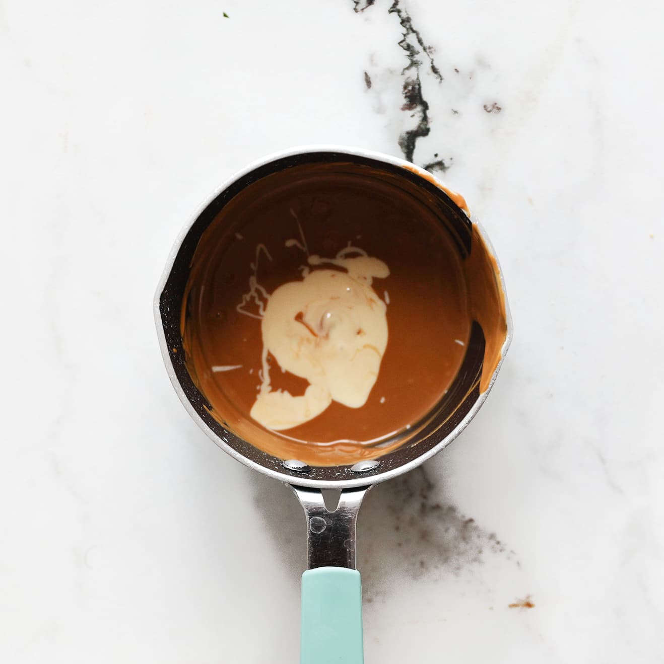 Speculoospasta mengen met witte chocolade