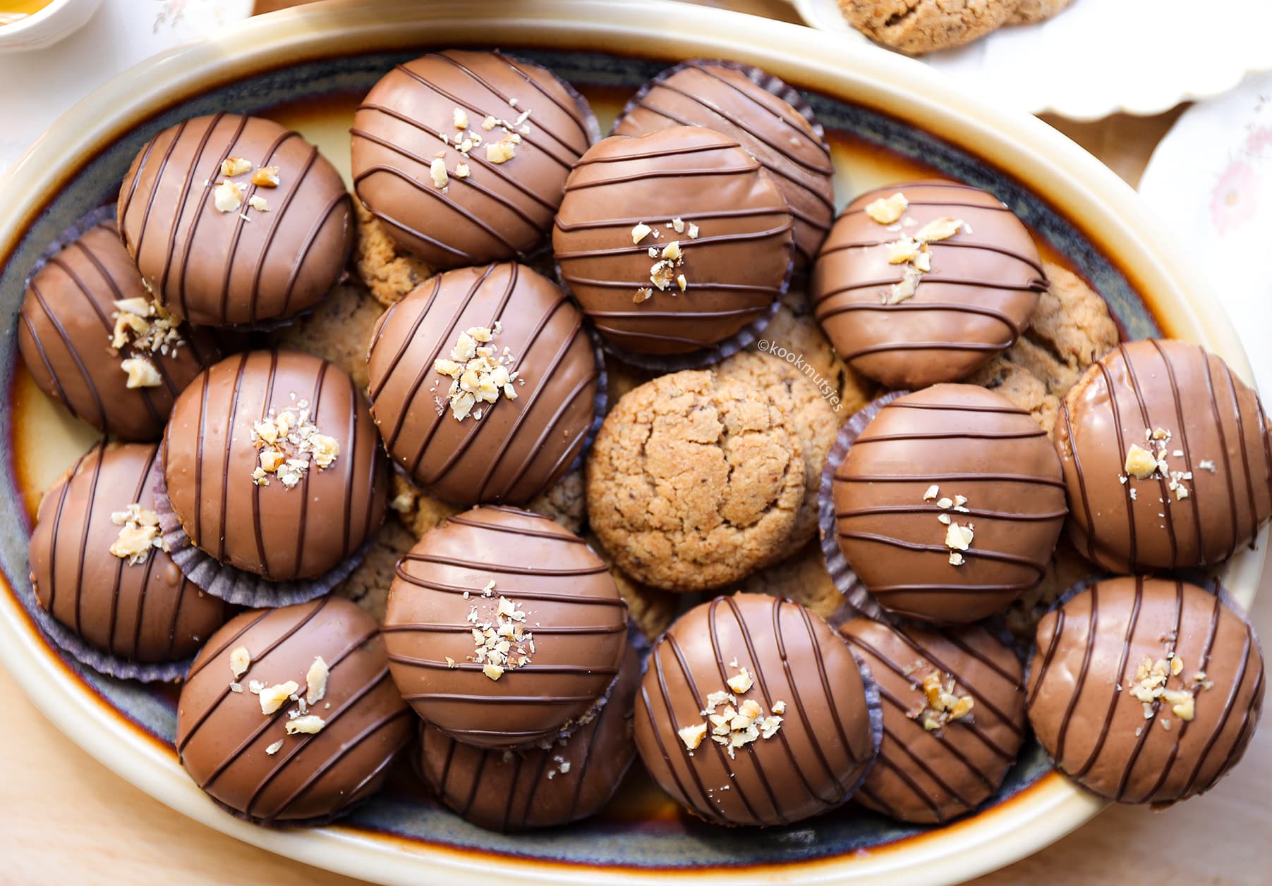 Kruimige Walnotenkoekjes met Chocolade
