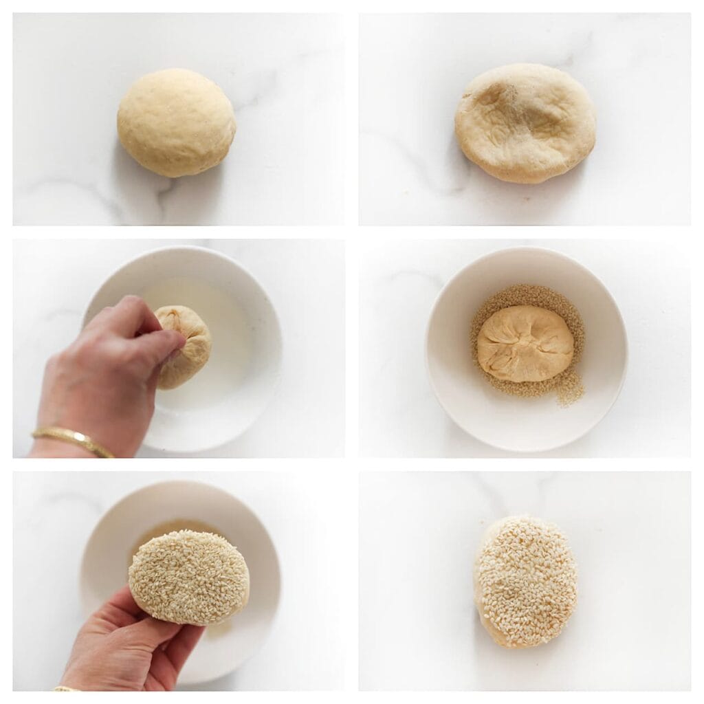 Neem een bol en druk ietsjes plat. Haal het deeg door de melk en daarna door het sesamzaad. 