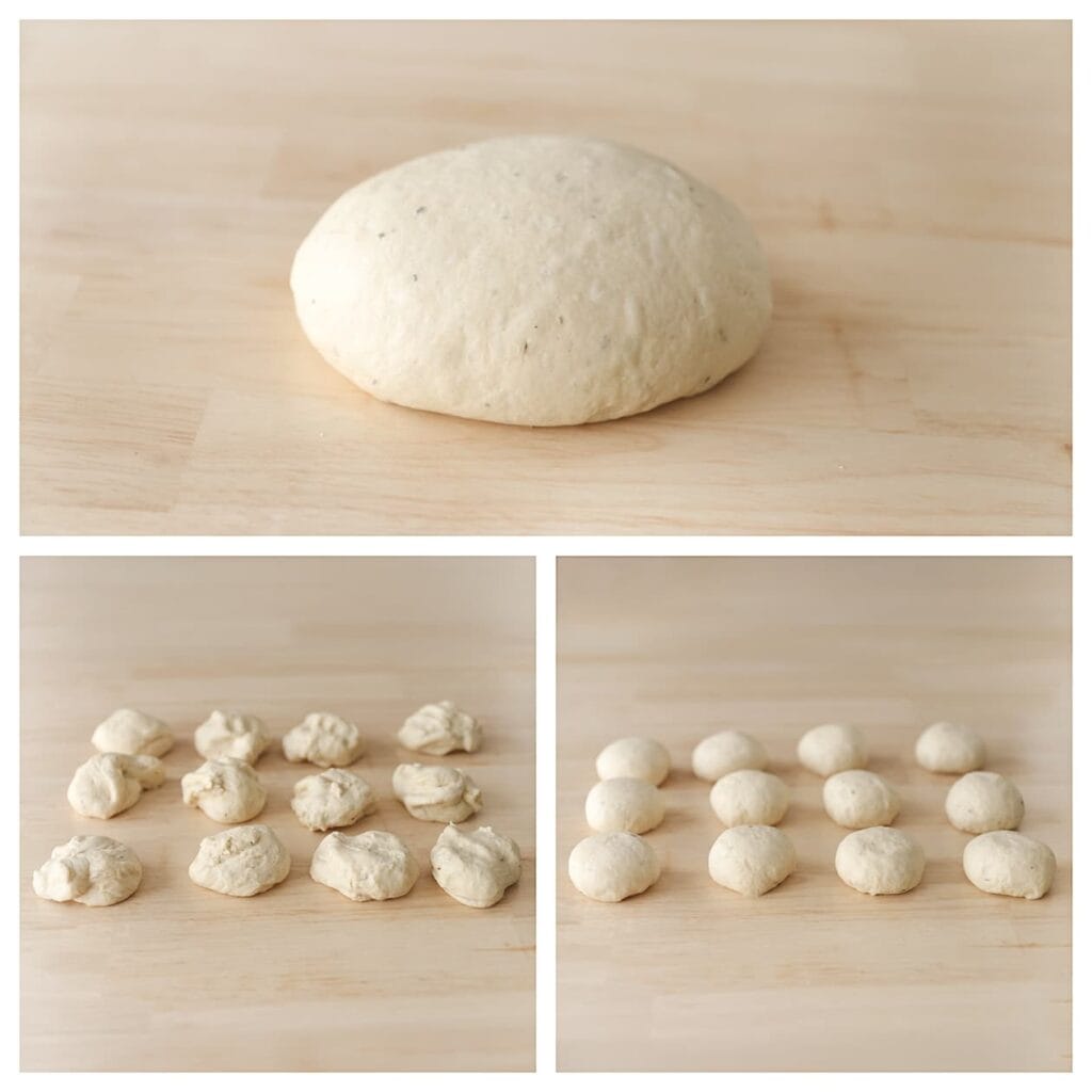 Druk de lucht uit het deeg en verdeel het in 12 gelijke stukken van ongeveer 70 gram. Vorm tot bollen.