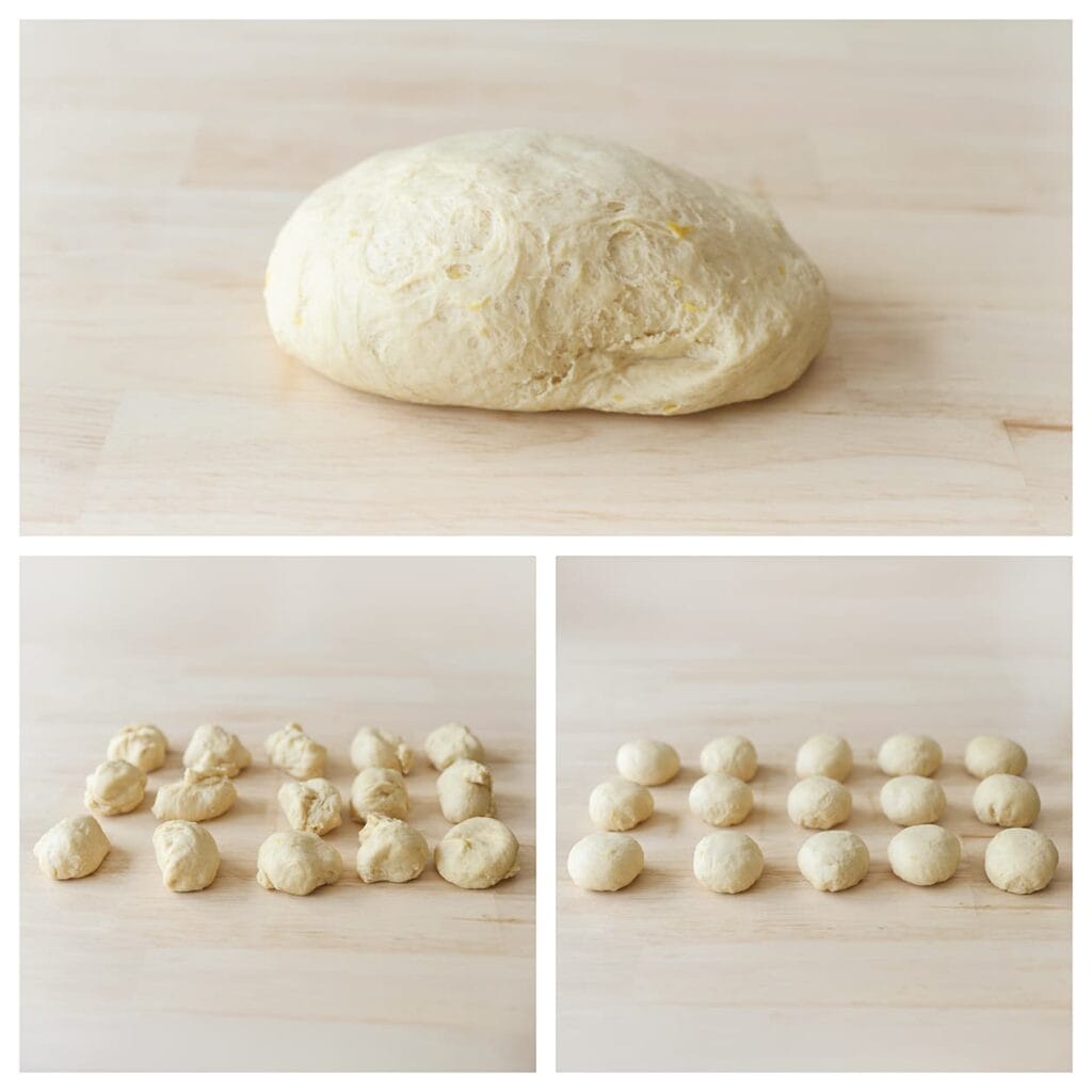 Druk de lucht uit het deeg en verdeel het in 15 gelijke stukken van ongeveer 60 gram. Vorm tot bollen.