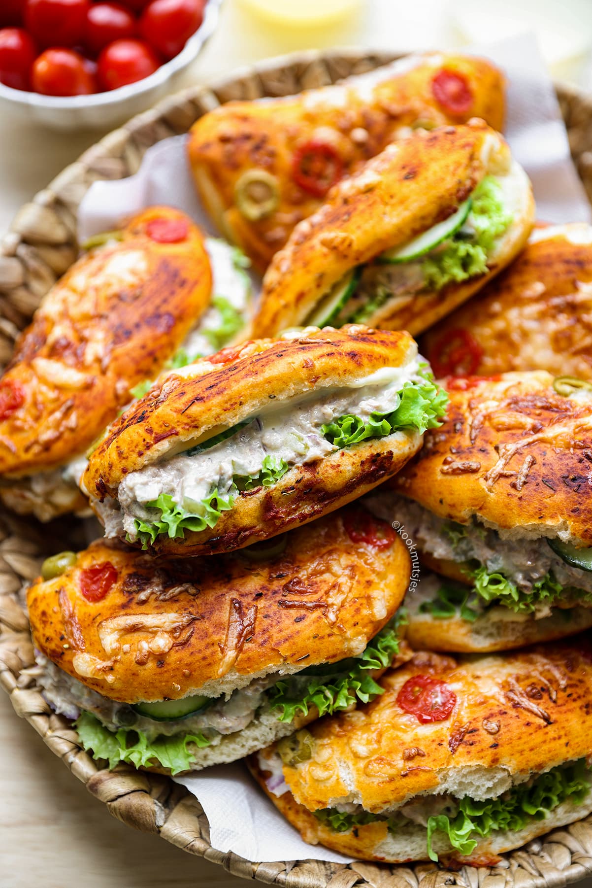 Pizzabroodjes met Tonijnsalade eindresultaat Kookmutsjes