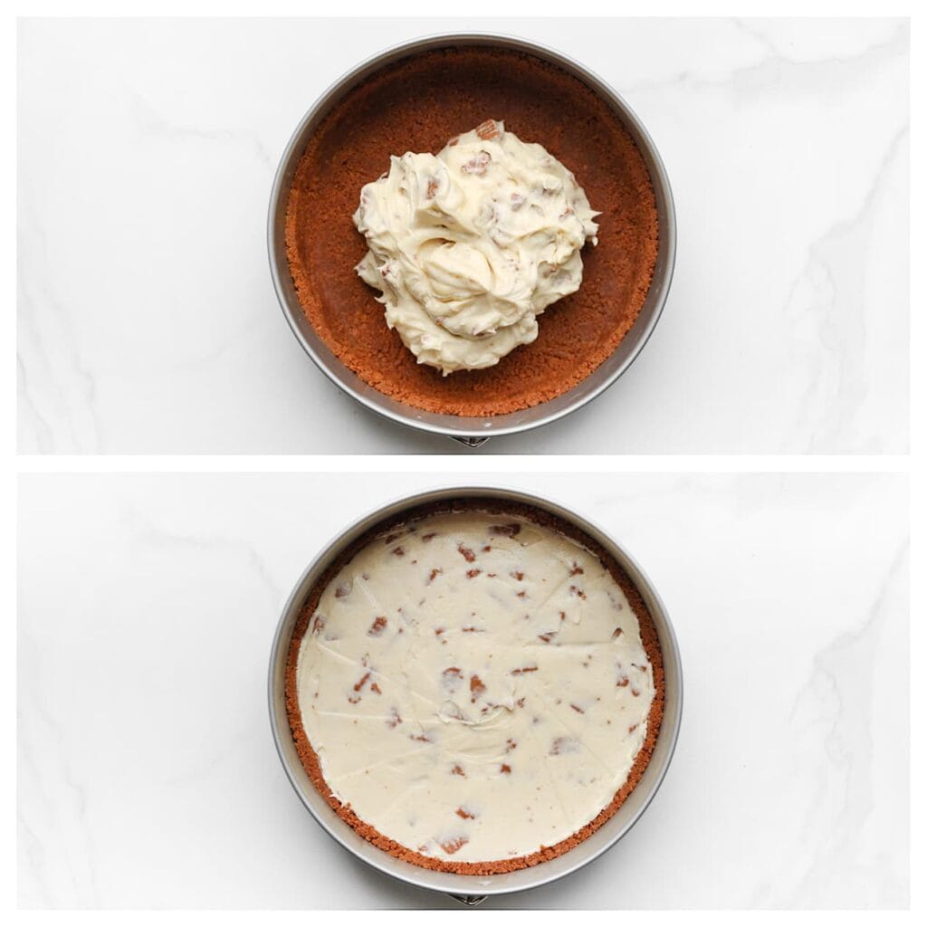 Verdeel het roommengsel gelijkmatig over het koekjesdeeg.