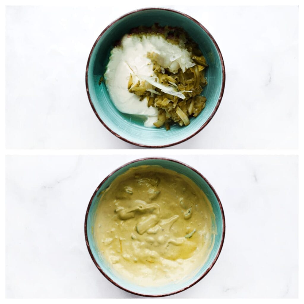 Meng in een aparte kom de mayonaise, mosterd, geraspte augurk en geraspte ui tot een gladde saus. Zet apart.