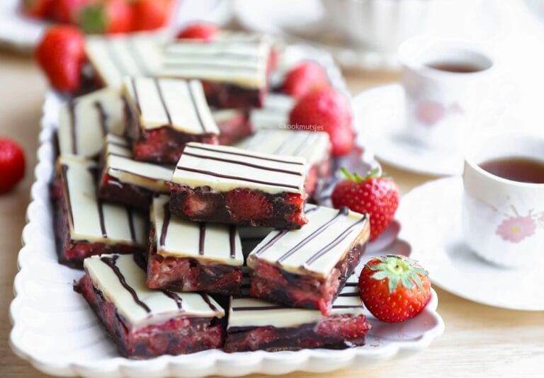 Strawberry Chocolate Bars