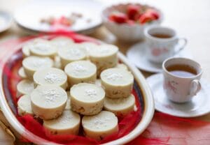 Kokoskoekjes met Chocolade (no bake) Kookmutsjes