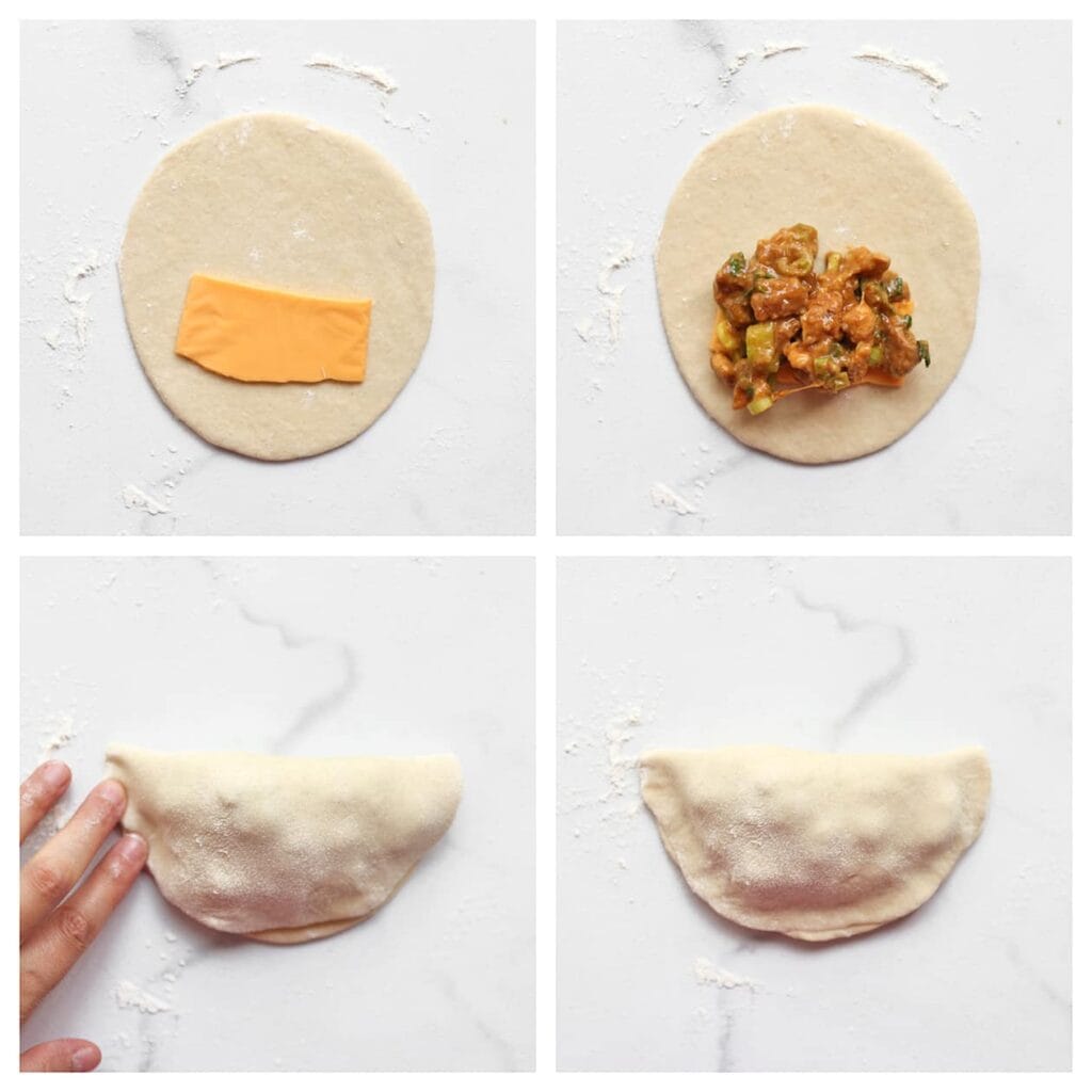 Leg er een plakje kaas en wat van het kipmengsel (ongeveer 60 g) op. Vouw dubbel tot een halve maan en druk de randen goed dicht.