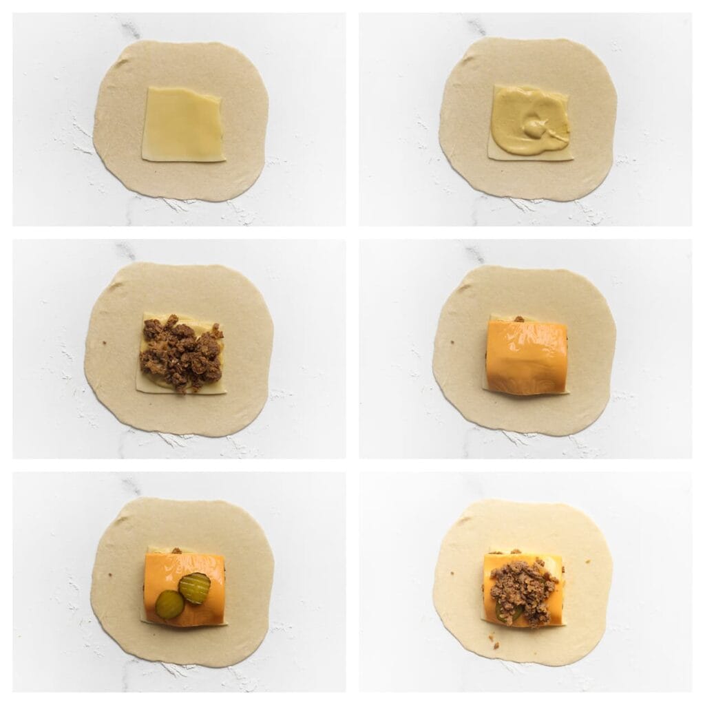 Leg in het midden een plak Goudse kaas, verdeel er wat saus naar keuze over en schep er 30 g van het gehaktmengsel op. Leg hierop een plak cheddar en wat plakjes augurk. Maak af met nog eens 30 g gehakt.