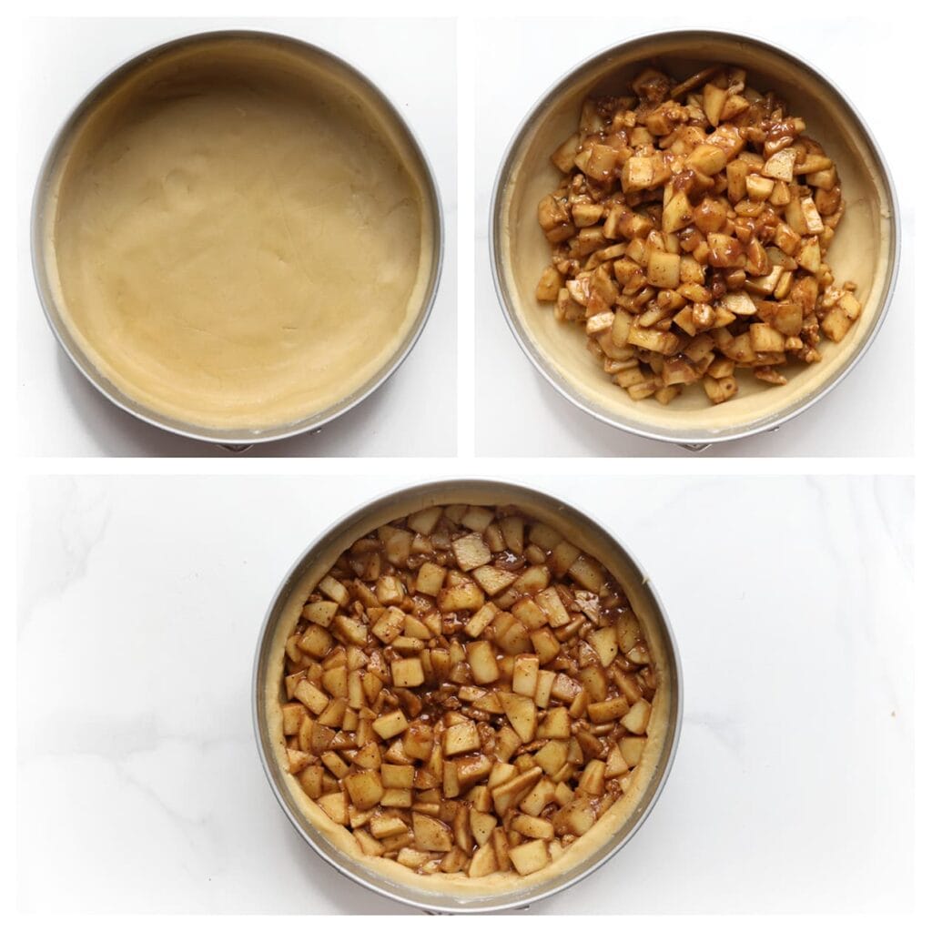 Verdeel het appelmengsel over de bodem met koekjesdeeg.