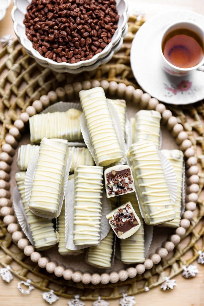 Chocoladebars garneren met witte chocoladelijntjes
