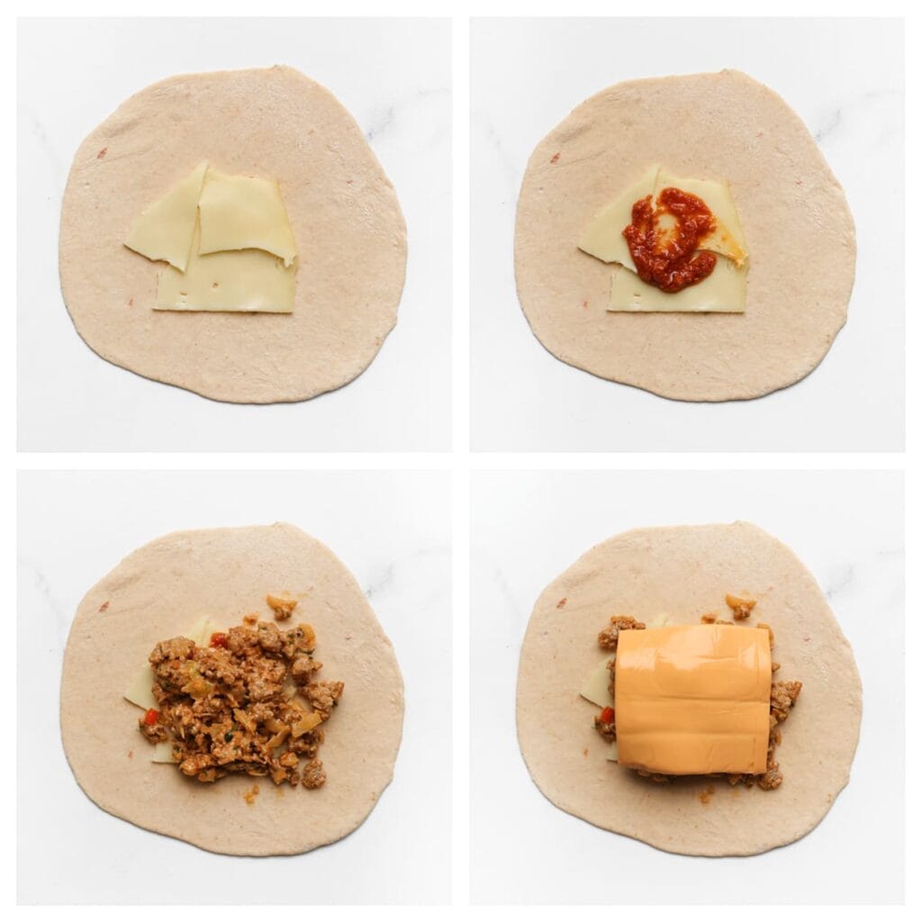 Leg in het midden een plakje kaas, wat rode pesto, een lepel gehaktmengsel en nog een plakje cheddarkaas.