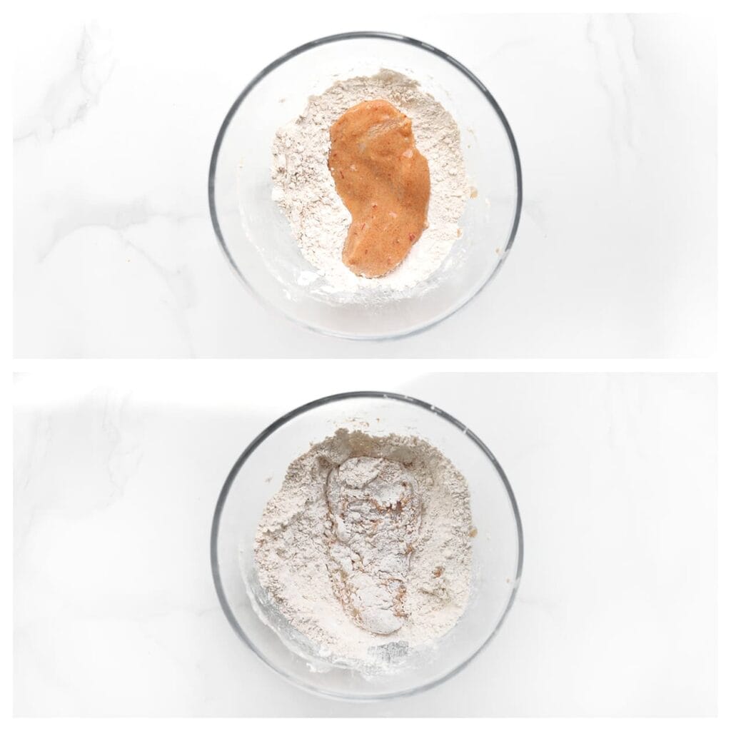 Haal de kipstukken één voor één uit de marinade, laat iets uitlekken en haal ze door de bloemmix. 