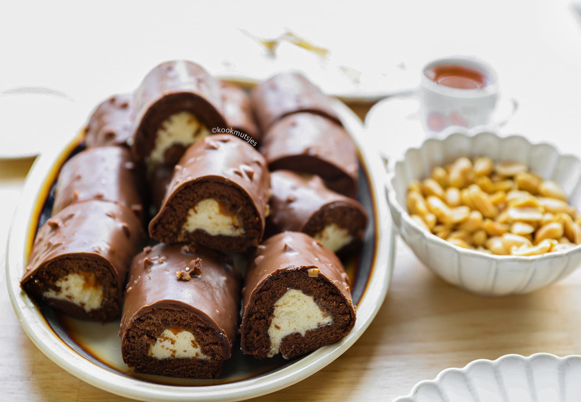 Chocolade Rolcake met Karamel en Pinda’s