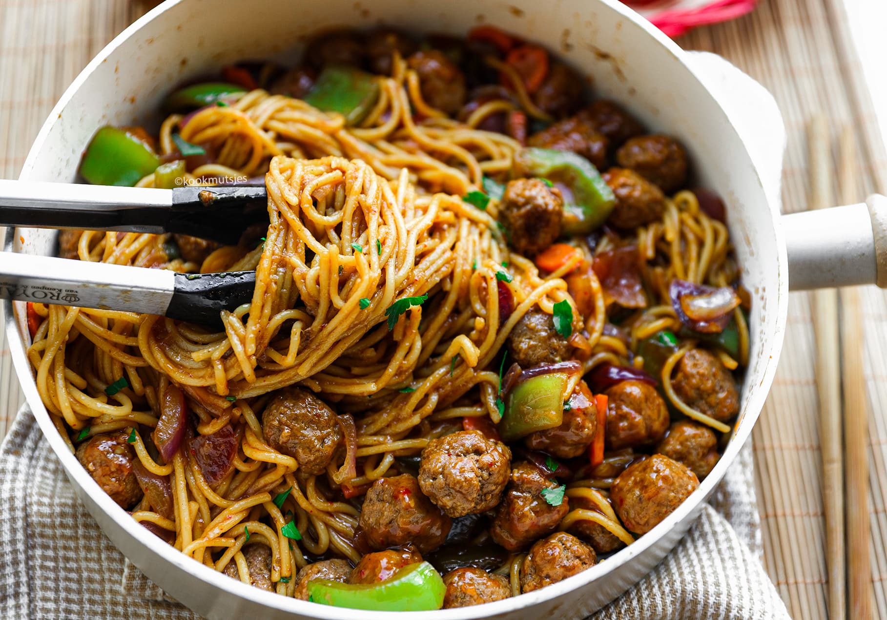 Spaghetti met Gehaktballen in Zoet-Pittige Saus