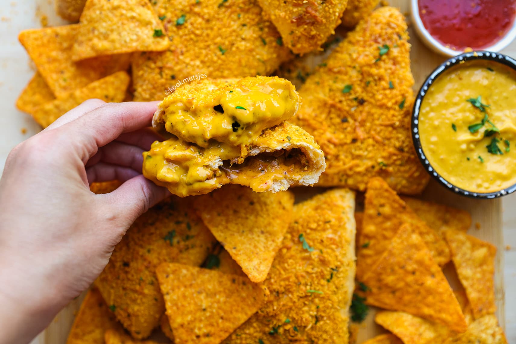 Cheesy Nacho Kipbroodjes